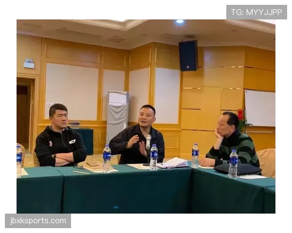 篮球裁判是如何做出判罚决定的？完整判罚流程解析